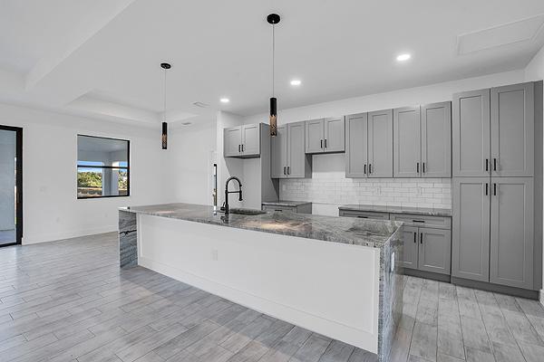 2715 37th St SW - Image# 1