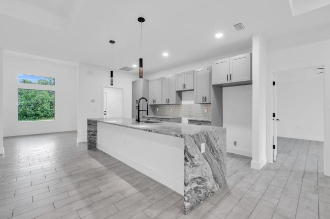 3819 33rd ST SW - Image# 10