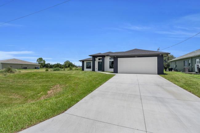 779 Asher St E - Image# 3