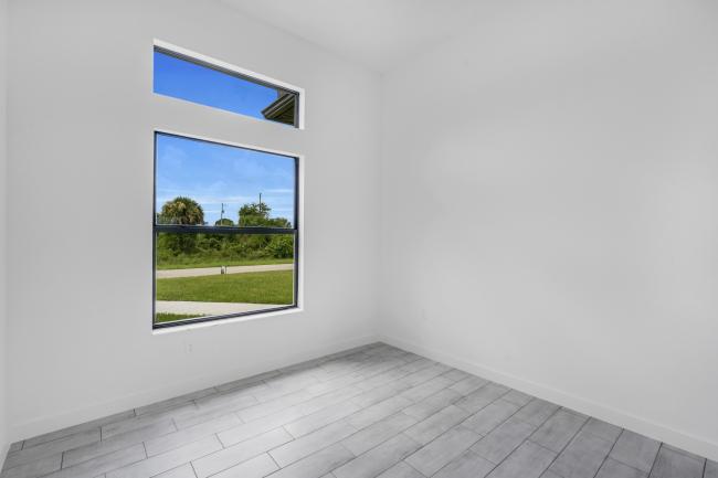 779 Asher St E - Image# 15